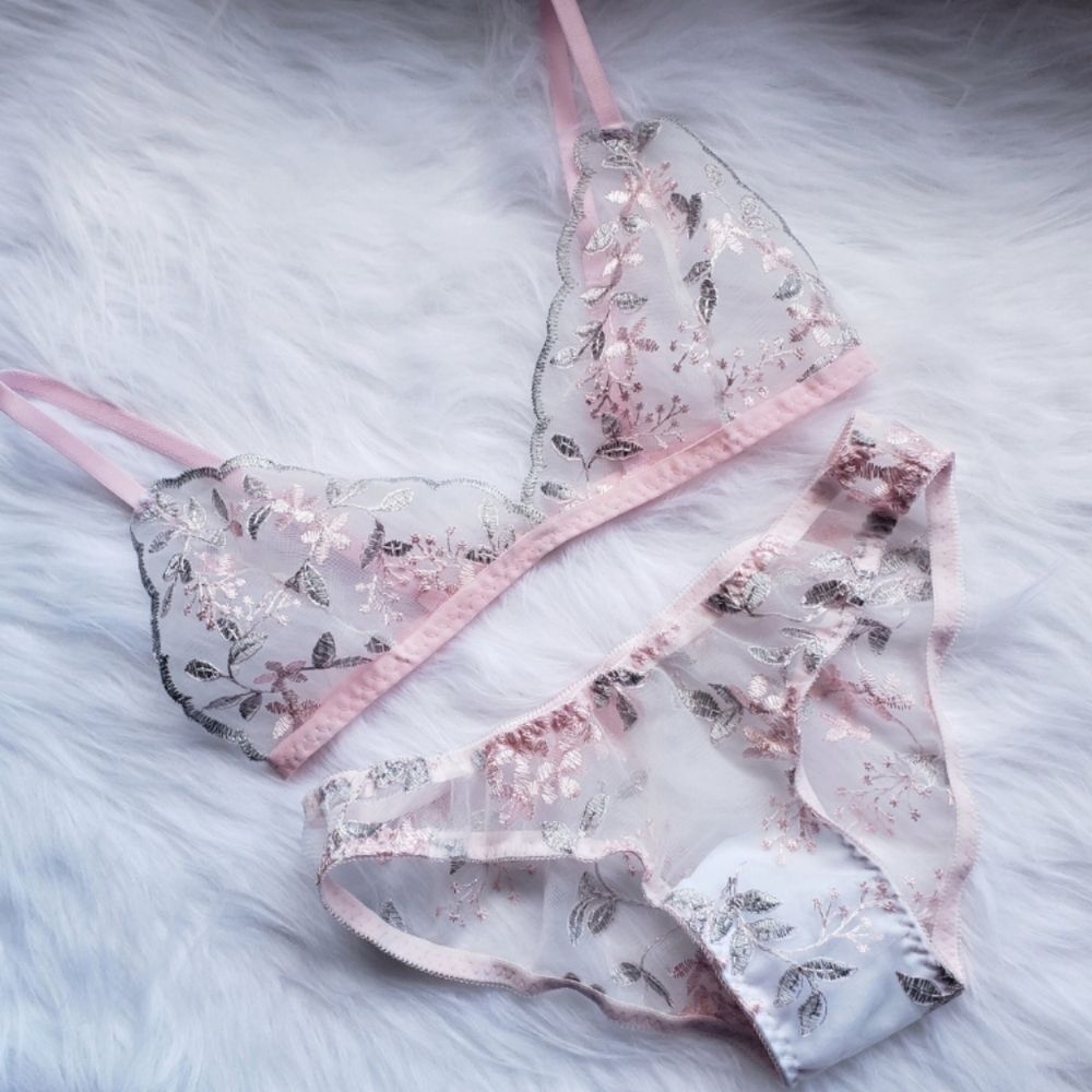 NWOT, Handmade Pink Blossom Embriodered Lingerie Bralette, Size 34B